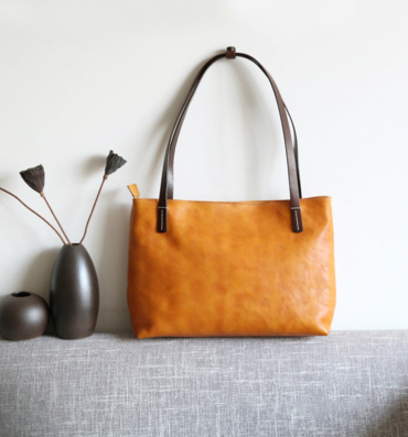 HandmadeVegetableTannedLeatherToteBagShoppingLeatherBagVintageWomanLeatherShoulderBagLargeWorkToteBag_1